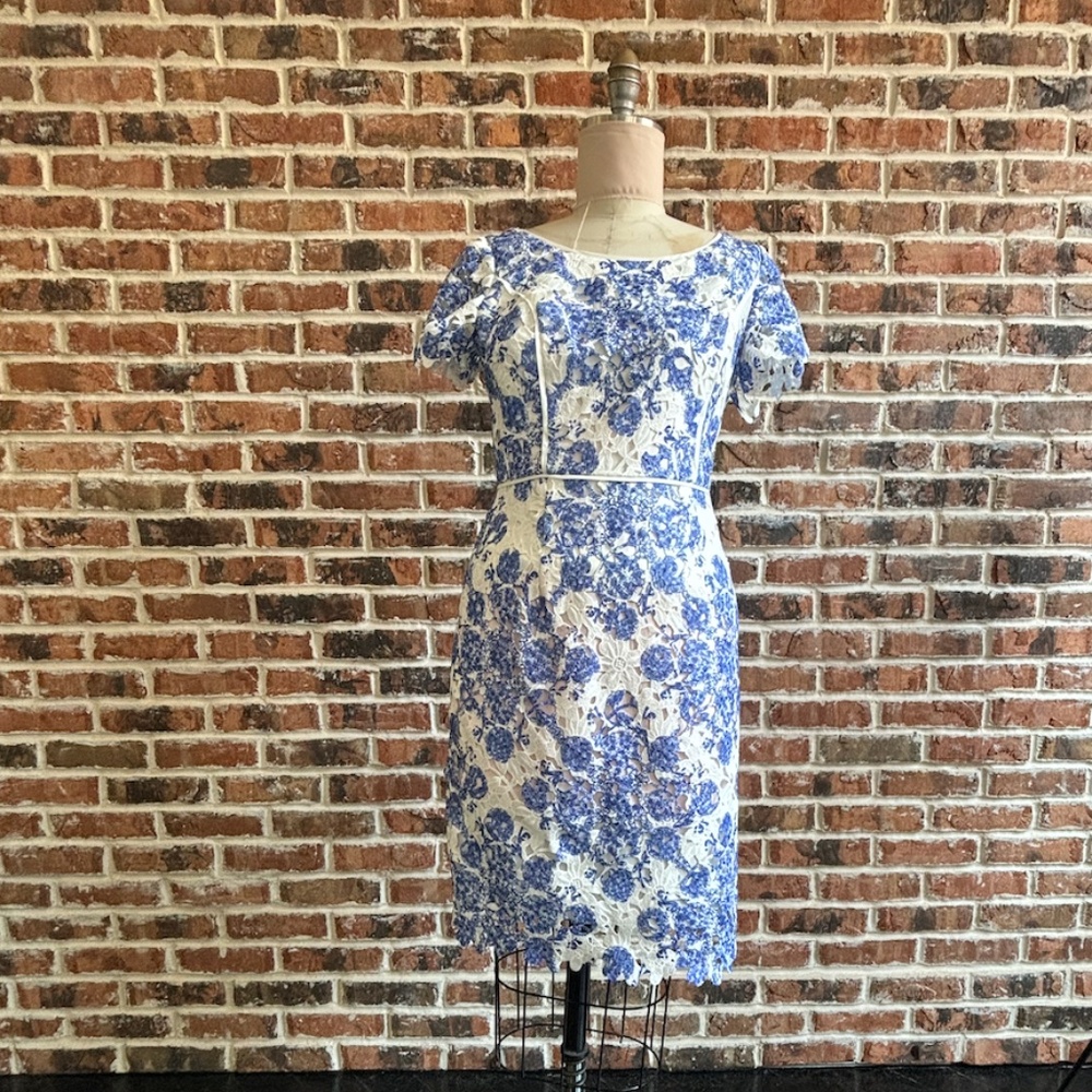 Étoile Printed Lace Sheath Dress
